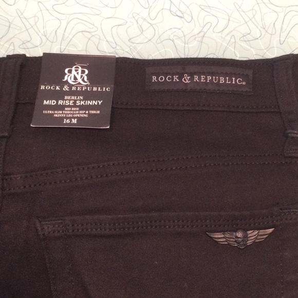 Rock & Republic Berlin Mid-Rise Skinny Distressed Knee Black Denim Jeans - Picture 3 of 9